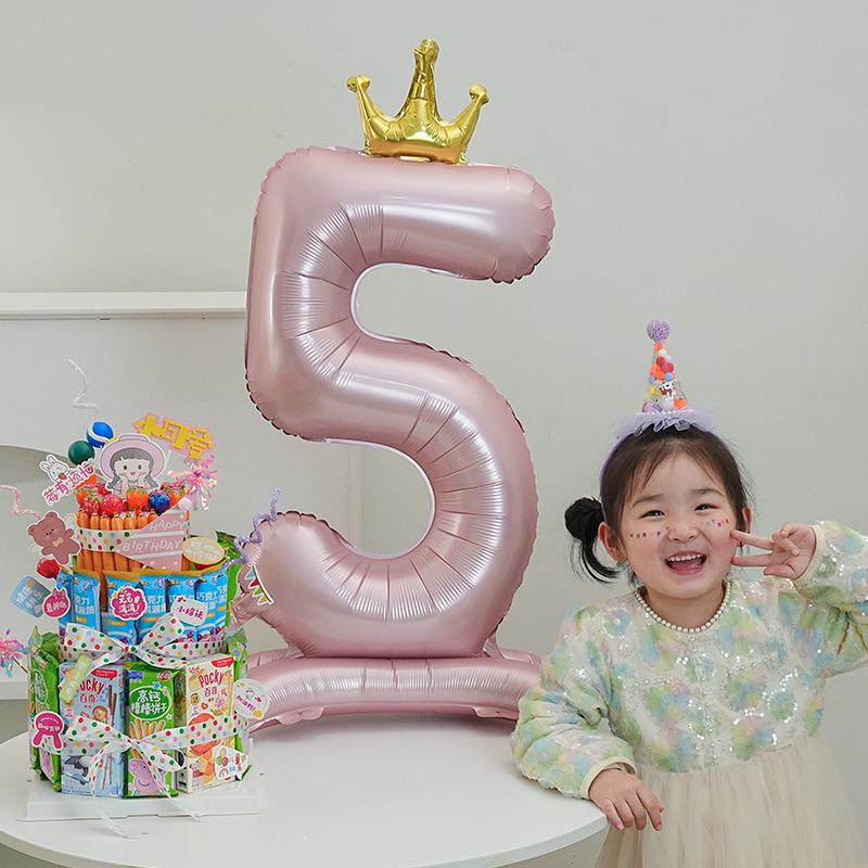 Velké samostojící korunové hliníkové fóliové číselné balónky pro dětské narozeniny nebo sváteční večírky a jako fotorekvizity