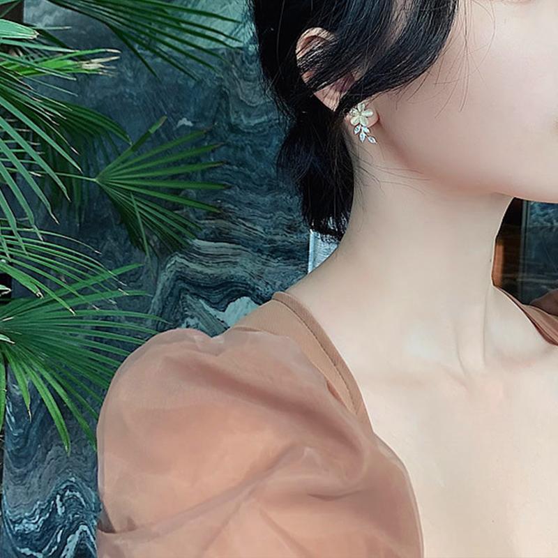 Exquisite Zircon Flower Leaf Geometric Stud Earrings for Women Sparkling Rhinestone Party Statement Jewelry Gift