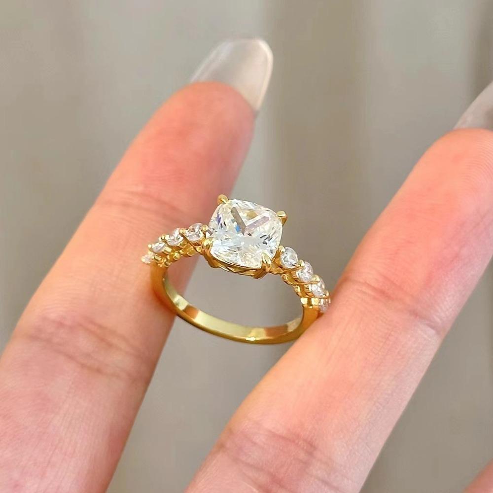 Vintage Style 24k Gold Plated White Diamond Ring for Women Simple and Versatile Plant Inspired Jewelry