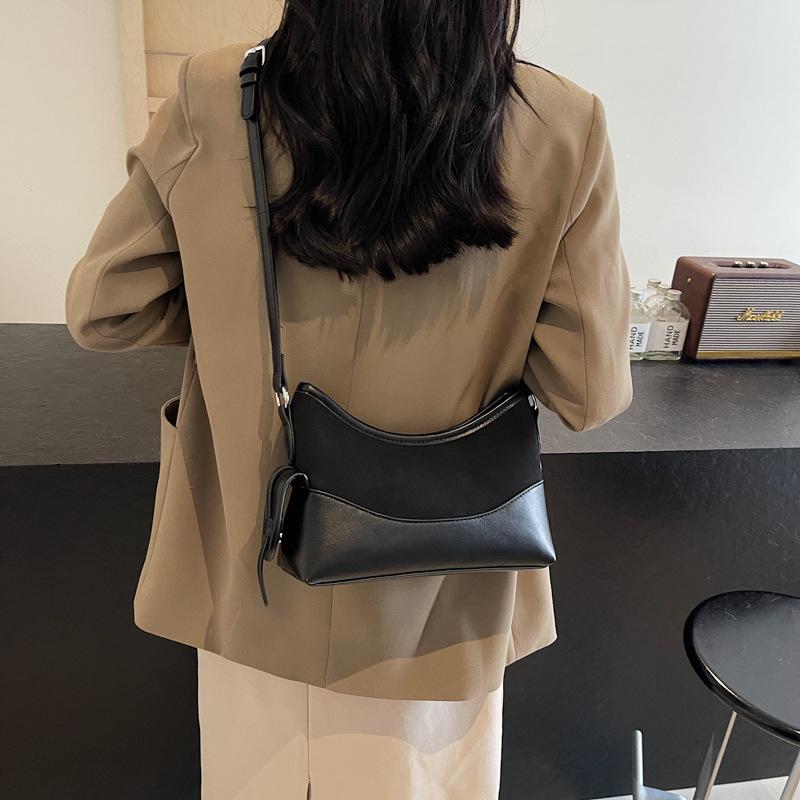 

Frosted retro small bag 2025 new women s bag popular messenger bag single shoulder underarm bucket bag 26*10*14 чёрный