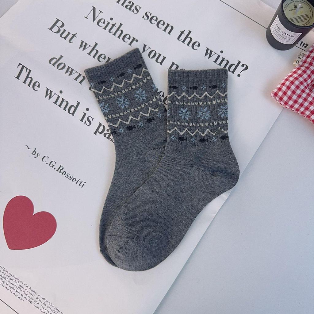Women's Retro Fair Isle Mid-Calf Slouch Socks: Warm Ethnic Style for Autumn & Winter