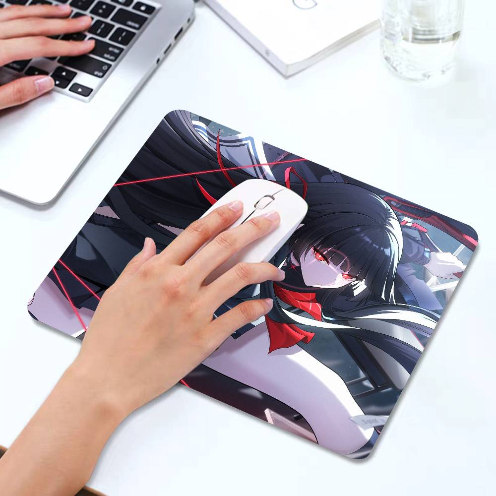 Game Wuthering Waves Kuchiba Chisa Mousepad Small LockEdge Mouse Pad For Gamers Computer Desk Pad Rectangular Anti-slip Rubber