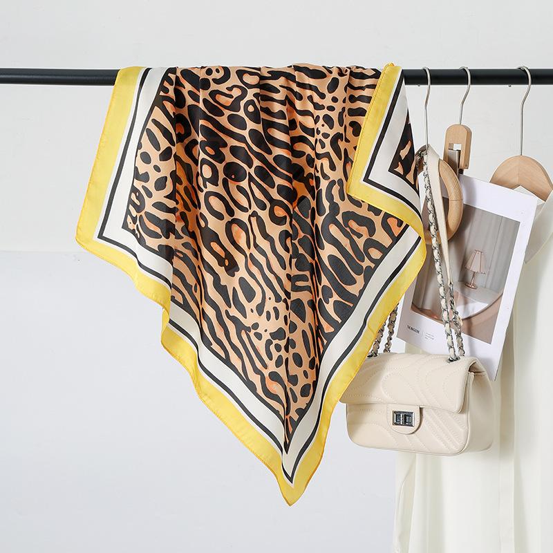 Foulard Quadrato in Seta Stampa Moda Lusso 70*70Cm Fascia Morbida in Raso per Capelli Foulard Cravatta Fascia per Capelli Femminile Foulard Nastro per Borsa