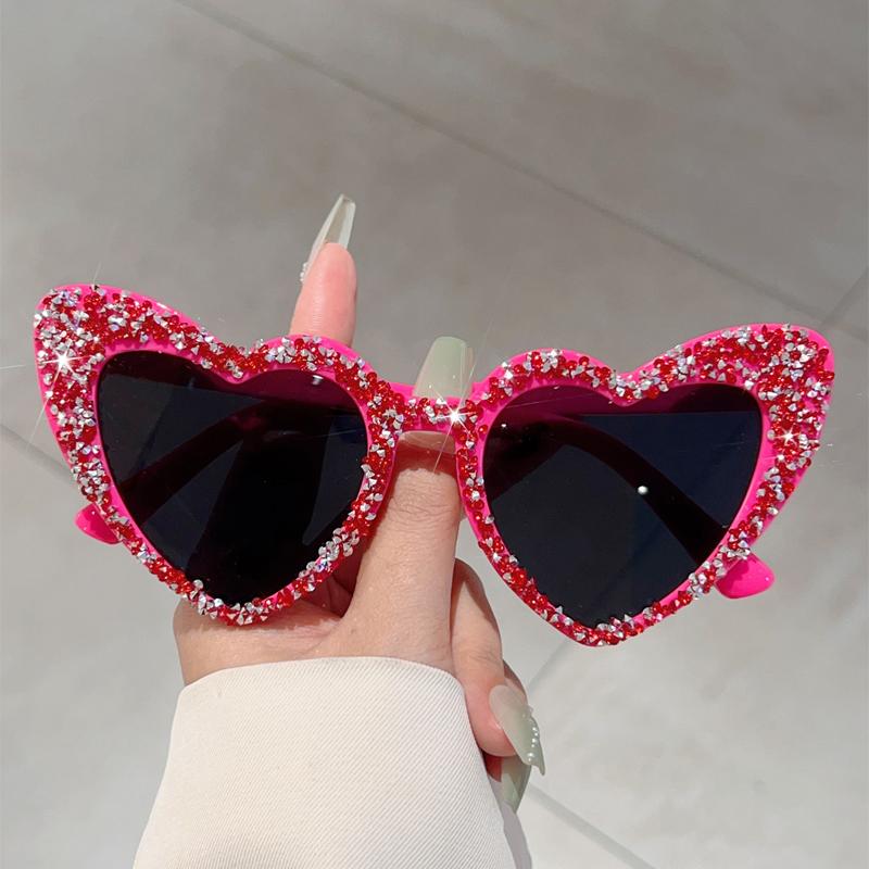 Vintage Heart Shaped Sunglasses with Rhinestones Women New Original Sweet Sun Glasses Trendy Brand Decorative Shades
