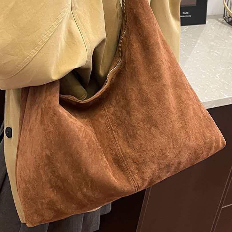 2025 Amerikanische Retro Wildleder Tragetasche: Damen High-End, vielseitige Herbst/Winter Pendler- & Umhängetasche