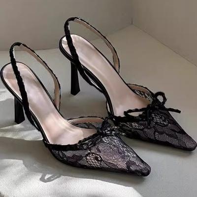 Sandali con tacco a spillo leopardati, pizzo vintage, fiocco a punta