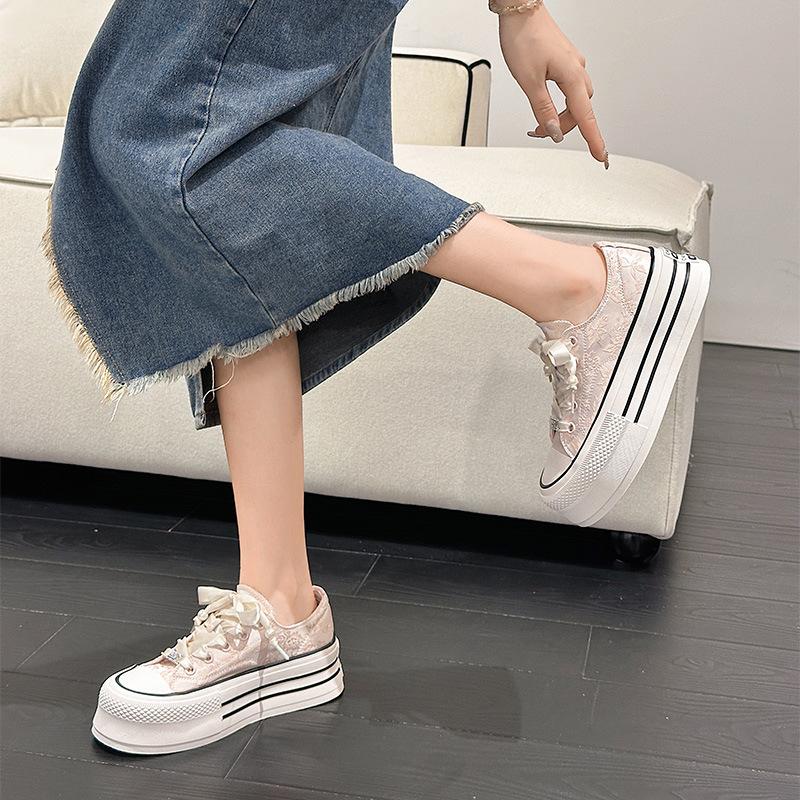 Scarpe da ginnastica con plateau da donna nuove a taglio basso in pelle suola morbida piccolo rialzo casual sportive board shoes
