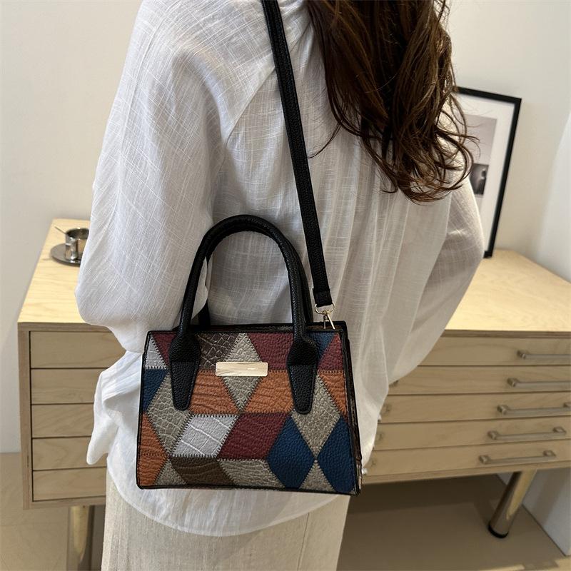 Geantă de mână simplă și la modă Geantă pătrată mică Simplă și la modă Stil nou de vară La modă Casual Capacitate mare Geantă de umăr