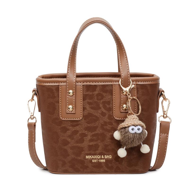 Niche Design Leopard Print Bag Women's 2025 New Fashion Retro Portable Bucket Bag Foreign Style Shoulder Messenger Bag Tide