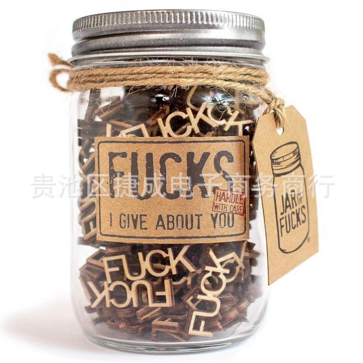 Lustiges Fuck-Glas Geschenk – 100 Holzbuchstaben-Ausschnitte, Scherz-Geburtstagsgeschenk für Ihn/Sie, Neuartige Schreibtischdekoration zur Stressbewältigung