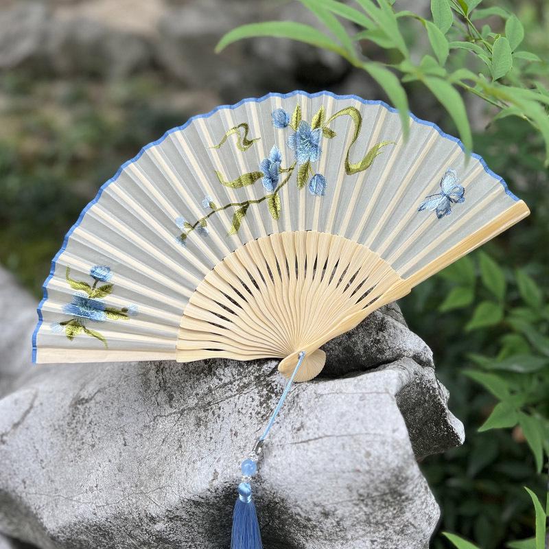 Alter Changmen Suzhou Doppelseitige Stickerei Faltfächer: Antiker Cheongsam-Stil für Damen