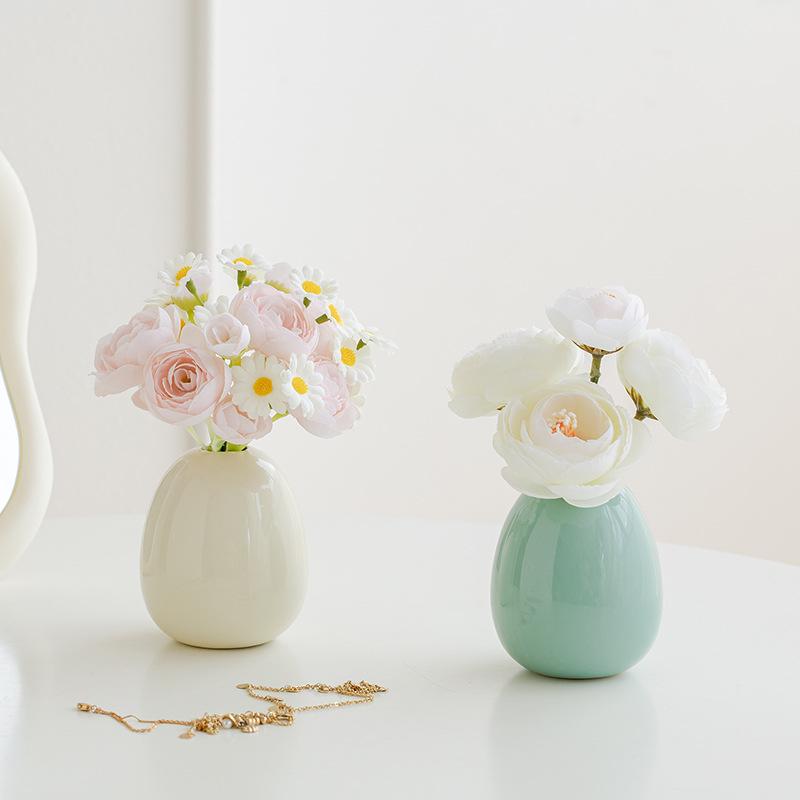 Small Daisy Artificial Flower in Cream Ceramic Vase - Ins Style Tulip for Living Room or Bedroom Decoration.