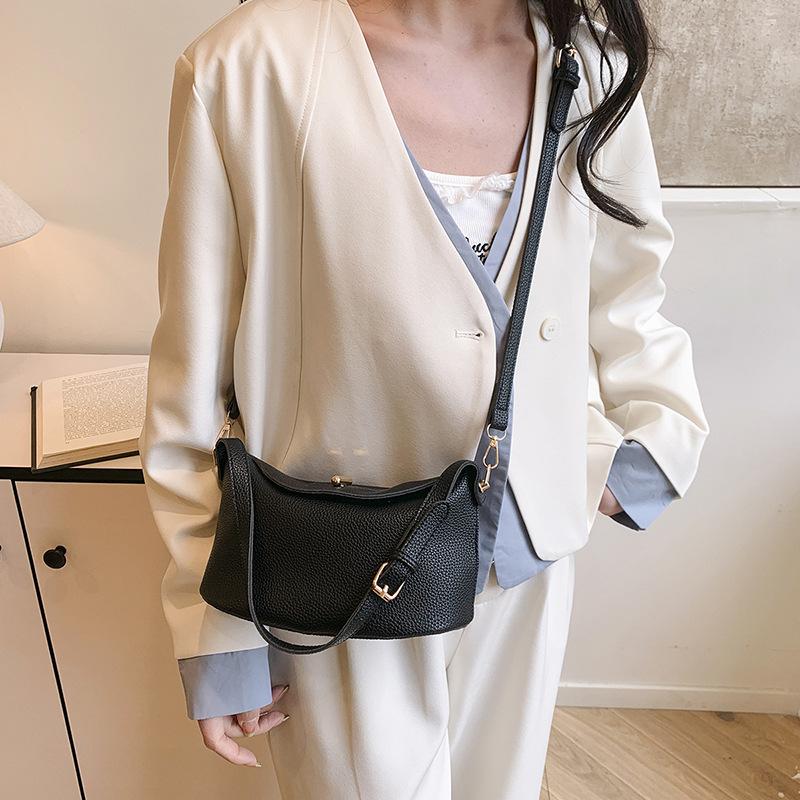 Autumn and Winter Small Fresh Handbag Bag Women's Fashion Foreign Style Versatile Shoulder Bag Casual Commuter Messenger Bag