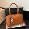 Nouveau sac bandoulière portable style simple de niche à la mode et haut de gamme polyvalent pour le travail et les loisirs pour femmes