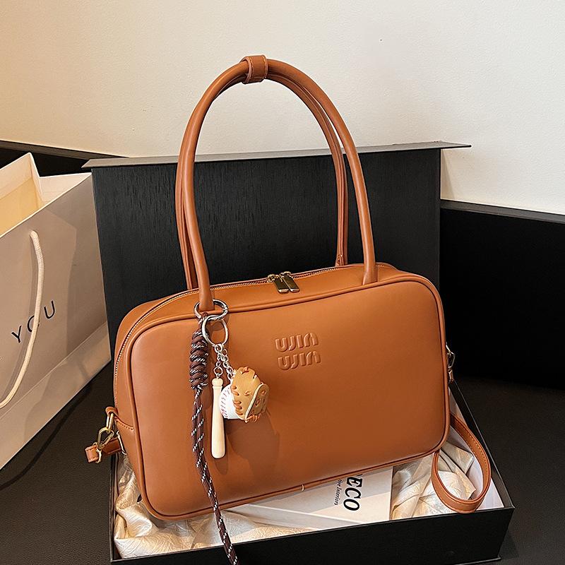 Nouveau sac bandoulière portable style simple de niche à la mode et haut de gamme polyvalent pour le travail et les loisirs pour femmes