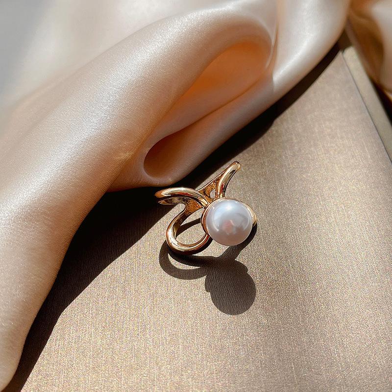 High-end silk scarf scarf buckle women s versatile dual-purpose elegant fashionable pearl silk scarf buckle square scarf shawl corner knotted buckle