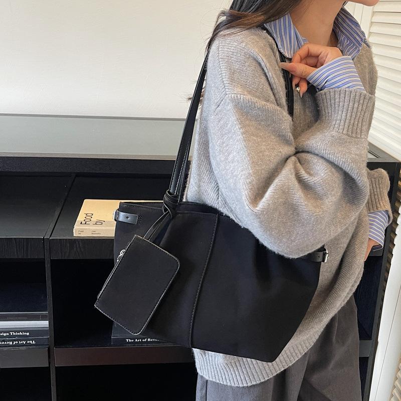 This Year's Popular Bag Women's Large Capacity 2025 New Fashion Autumn and Winter Shoulder Underarm Bag Pleated Commuter Tote Bag