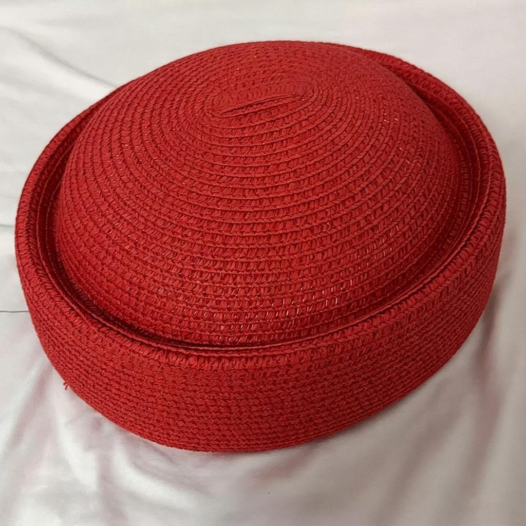 Women Vacation Straw Pillbox Hat Beret Style Round Crown Lightweight Breathable Summer Headwear for Outdoor Activities Travel