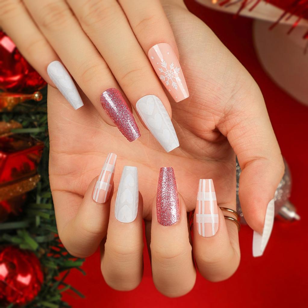 24 Stück Weihnachtskleidung Rüstung Schneeflocke Liebe Schneemann Maniküre Kurze Mandel Schleife Europäisch und Amerikanisch Lange Nagelstücke