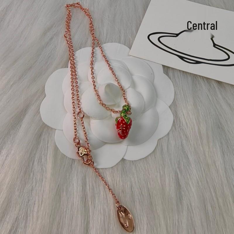 Western Empress Erdbeerkette: Niedlicher roter Saturn-Anhänger Choker, Weihnachts-Stil