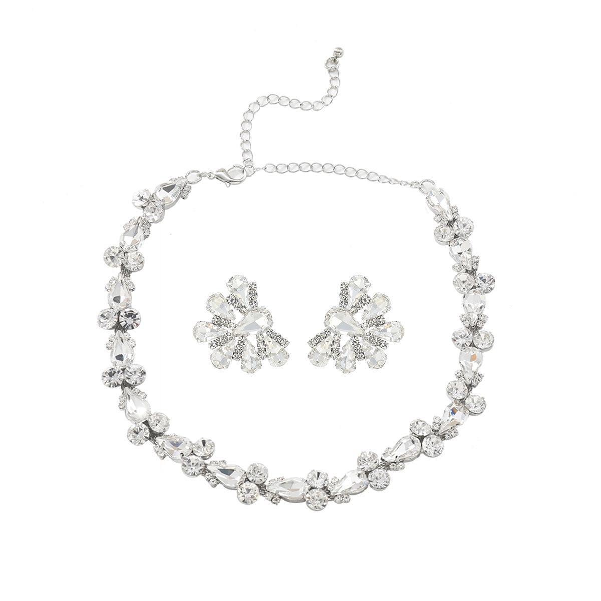

Модный женский комплект из ожерелья и сережек со стразами для изысканных званых ужинов серебряный