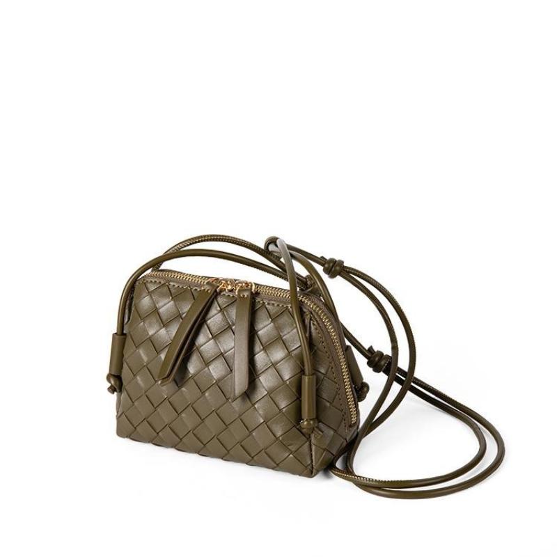 New Korean Version of Niche Design Woven Bag, Simple and Versatile, High-end Sense, Crossbody Shell Bag