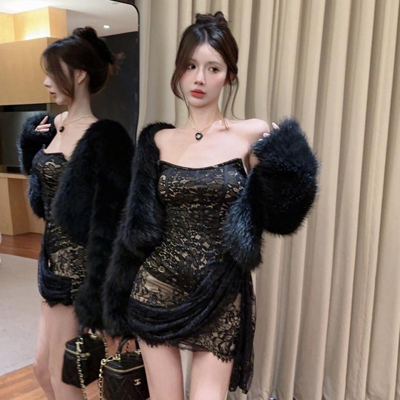 Dámské sexy krajkové šaty s úzkým střihem a odhalenými rameny