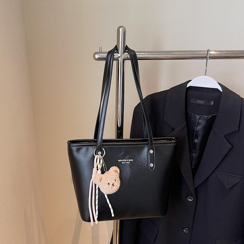 Large-capacity commuter bag women's 2025 spring new fashion shoulder tote bag Korean version portable underarm bag