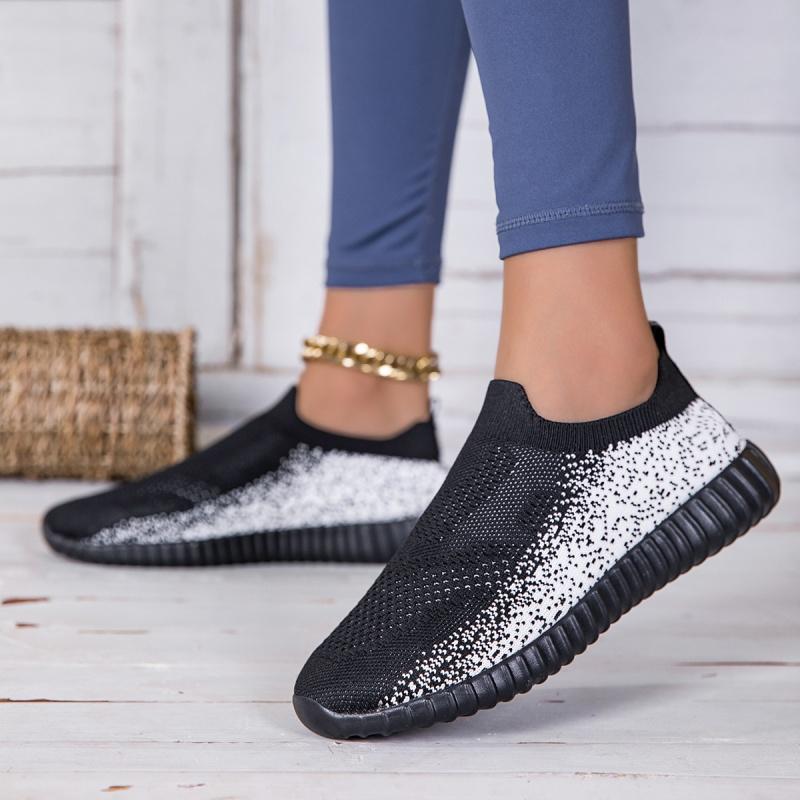 Light Elastic Walking Shoes for Women Knitted Mesh Flats Ladies Slip-ons Soft Sole Loafers Jogging Casual Sports Shoes Mother Shoes