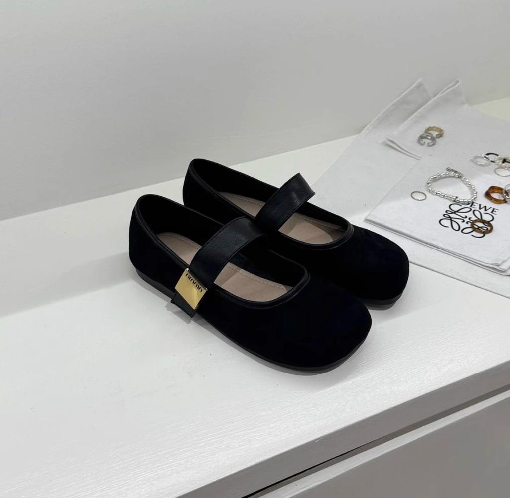 Super easy to wear 2025 summer new flat-bottomed versatile Mary Jane shoes women's shoes suede metal buckle round head shallow mouth single shoes
