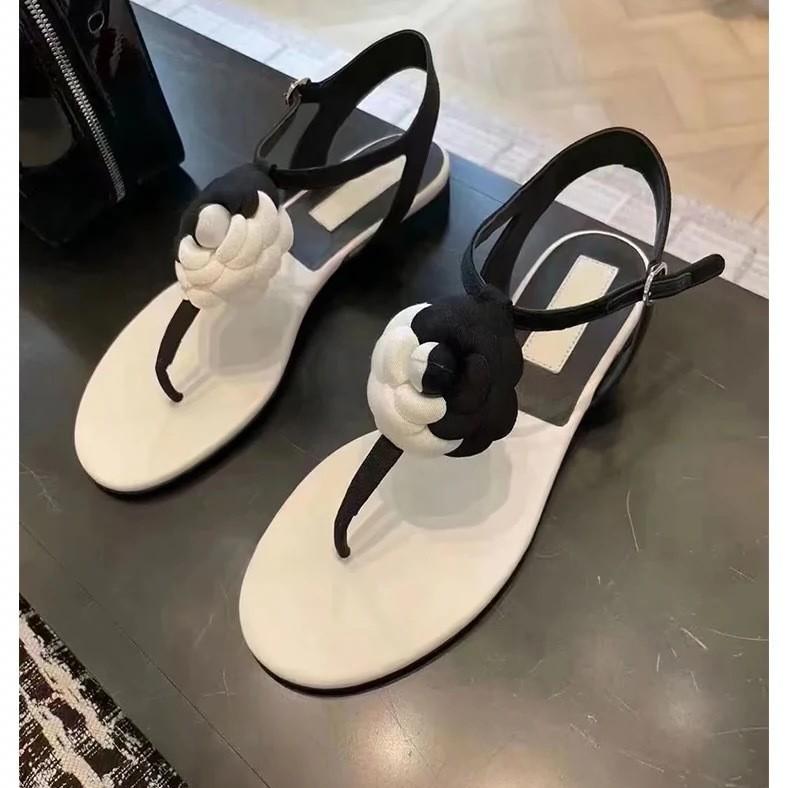 Sheepskin Version~ New Xiaoxiangfeng Camellia Flip-flops Women's One-character Buckle Belt Leather Color Matching Flat-toed Sandals