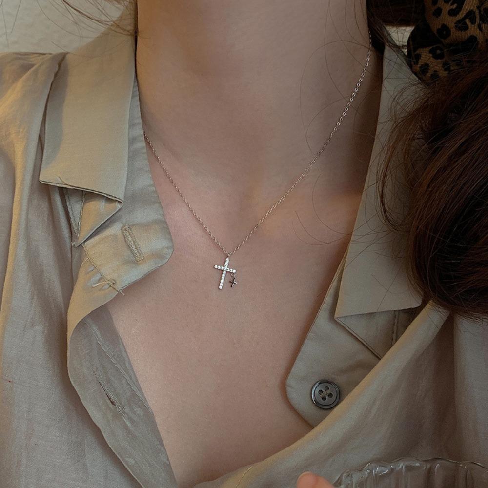 New Simple Zirconia Cross Trend Niche Creative Light Luxury Pendant Necklace Women's Clavicle Chain Fashion Pendant Accessories