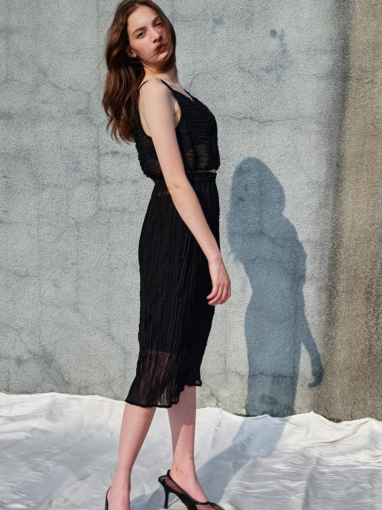 SORRY, TOO MUCH LOVE Lofty Pleats Chiffon Two-Piece Dress_Black