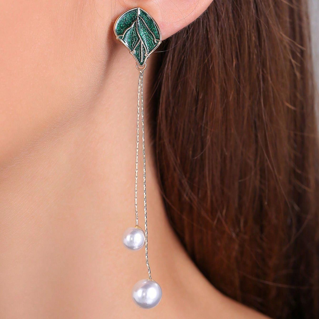 

Новые модные серьги с длинной бахромой из искусственного жемчуга в виде листовой эмали для женщин без пирсинга, серьги-клипсы для ушей