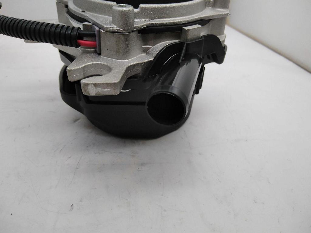 Air Pump for BMW 5 Series 530i (Part No. 11727630452)