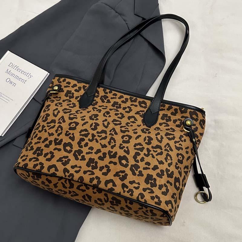 Bag women's large capacity 2025 new trendy high-end portable shoulder big bag, college students commuting tote bag in class