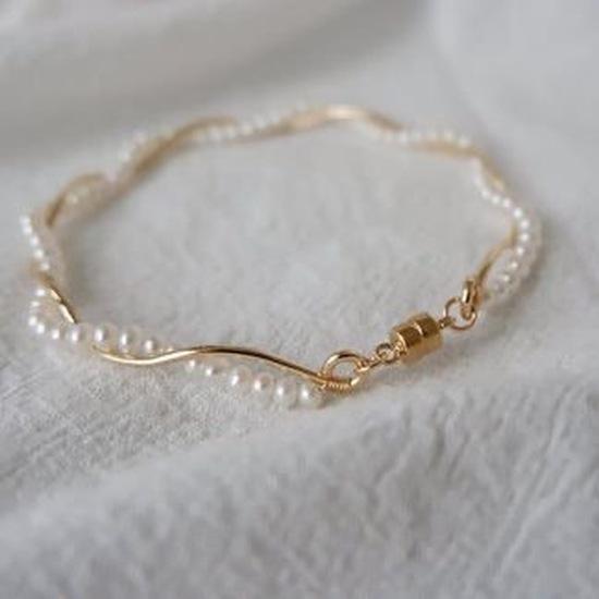 New natural freshwater pearl wrap bracelet, a fashionable and stylish design for layering