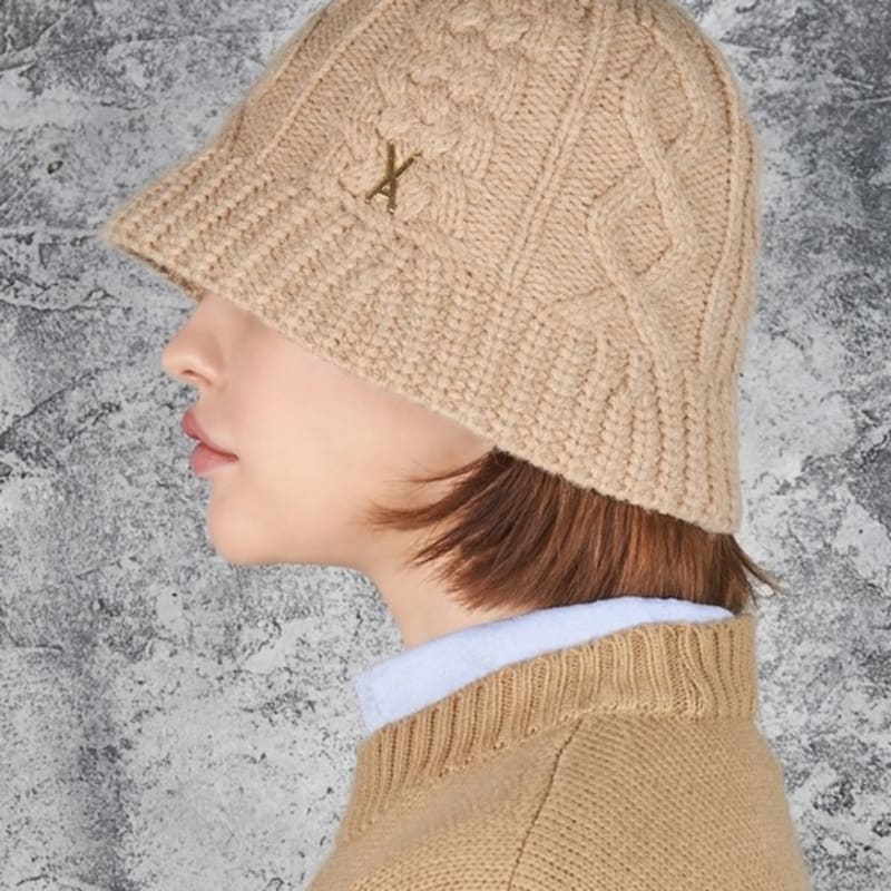 

VARZAR Studded Logo Knit Bucket Hat Beige FREE