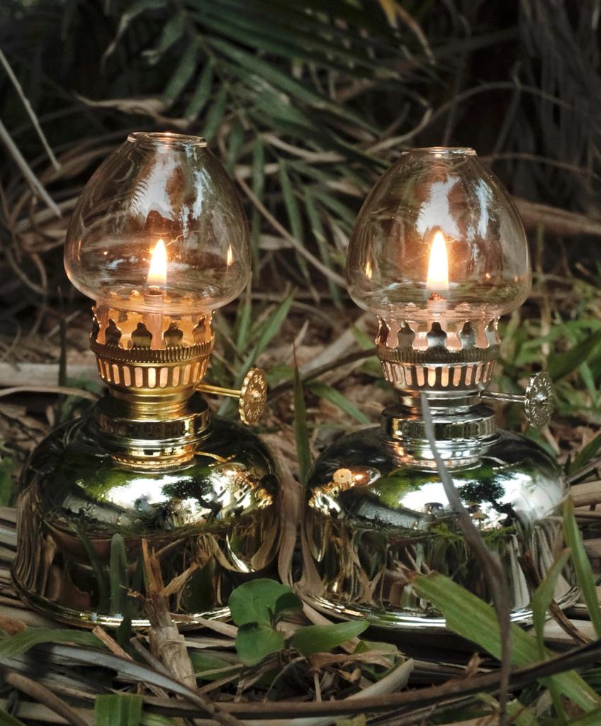 CAMPGEEKS Oil Lantern, Mini Kerosene Lamp, Vintage Paraffin Oil Lamp for Camping, Outdoors, and Home Use, 88mm Wide x 130mm High (Gold)