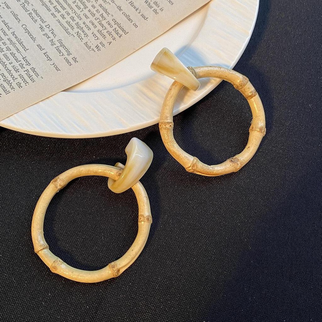 European Retro Geometric Raffia Earrings: Vacation-Style Wooden Hollow Long Accessories for Women