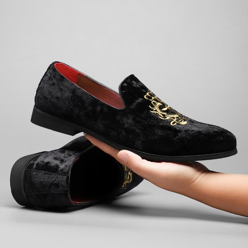 

Новые мужские остроносые вышитые бархатные слипоны, туфли, дизайнерские лоферы британского джентльмена, мокасины, обувь для свадебного платья 38