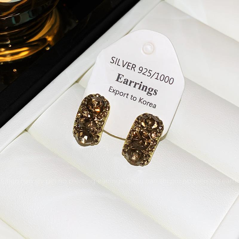 Exquisite and small diamond-encrusted earrings, earclips, mosquito coil disc, female sweet temperament, fashionable and simple,high-end stud earrings.