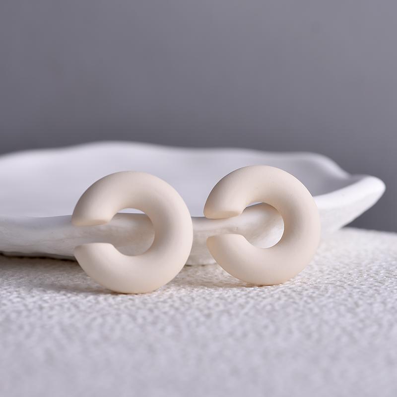 1 Pair Simple Round Circle Clip Earrings For Women C Shape Acrylic Red Blue Black Pink No Pierced Cartilage Lightweight Ear Cuff