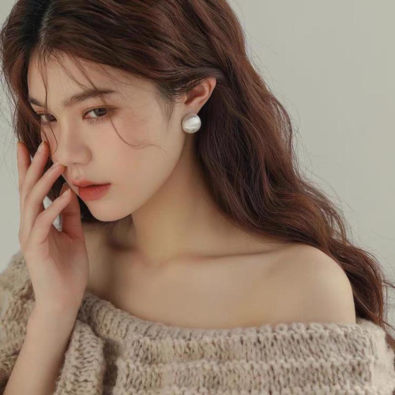 Metall Kupferplattiert 18K Echtgold Gebürstet Matt Kugel S925 Silberne Nadel Steckerohrringe Temperamentvoll Einfach Und Vielseitig Ohrringe