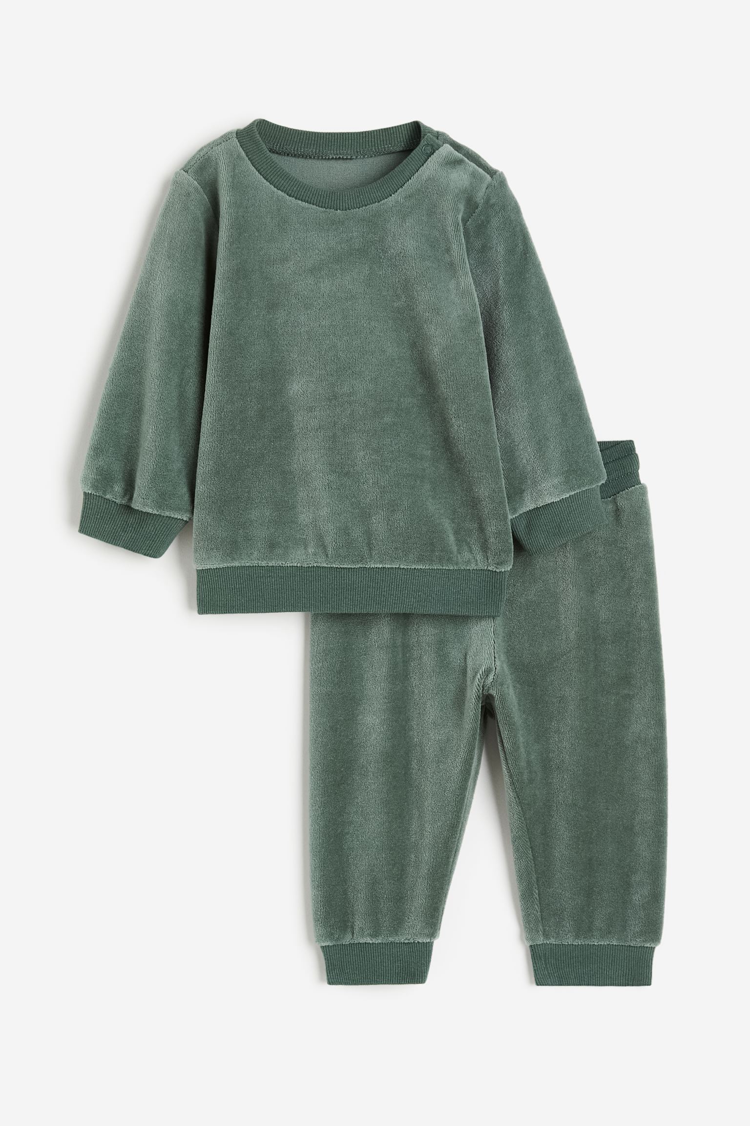 

велюровый комплект из двух предметов