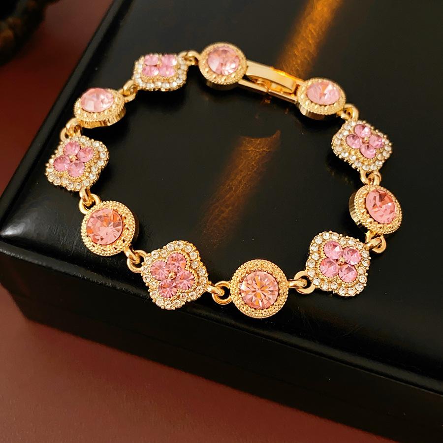 Vierblättriges Kleeblatt Armband - Luxuriös und Hochwertig, Exquisites Design, Zart Handgefertigt, Seltenes und Einzigartiges Accessoire für Damen.