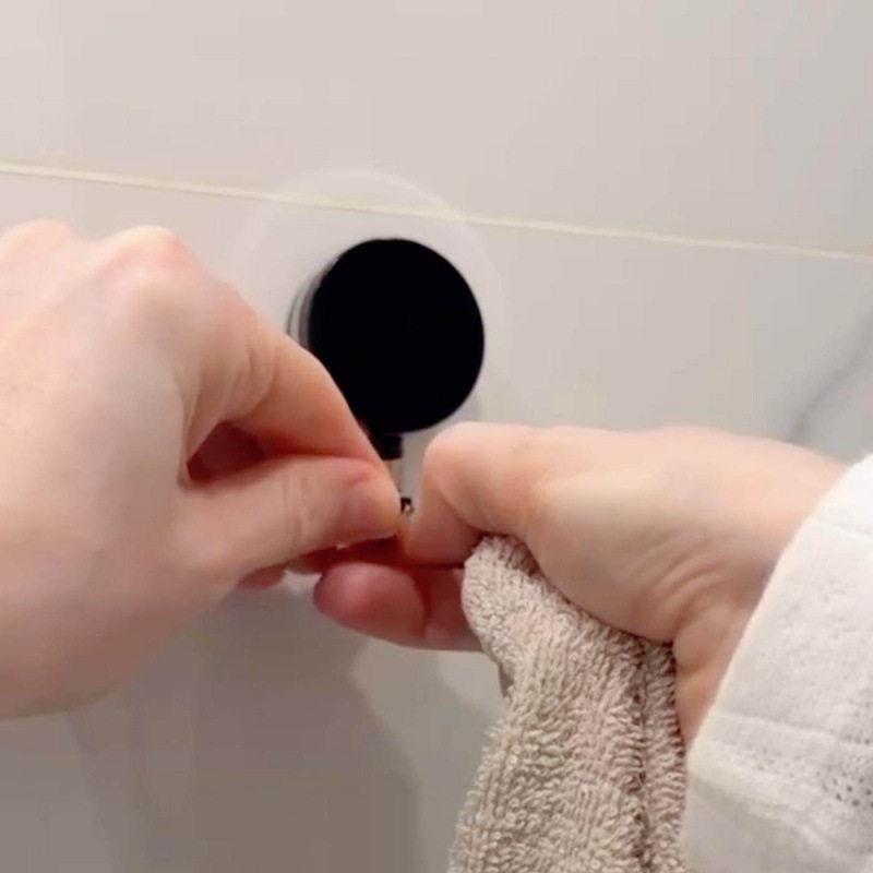 Automatic Retractable Towel Rack No Punching Self Adhesive Wall Mount Automatic Rebound With Strong Clip