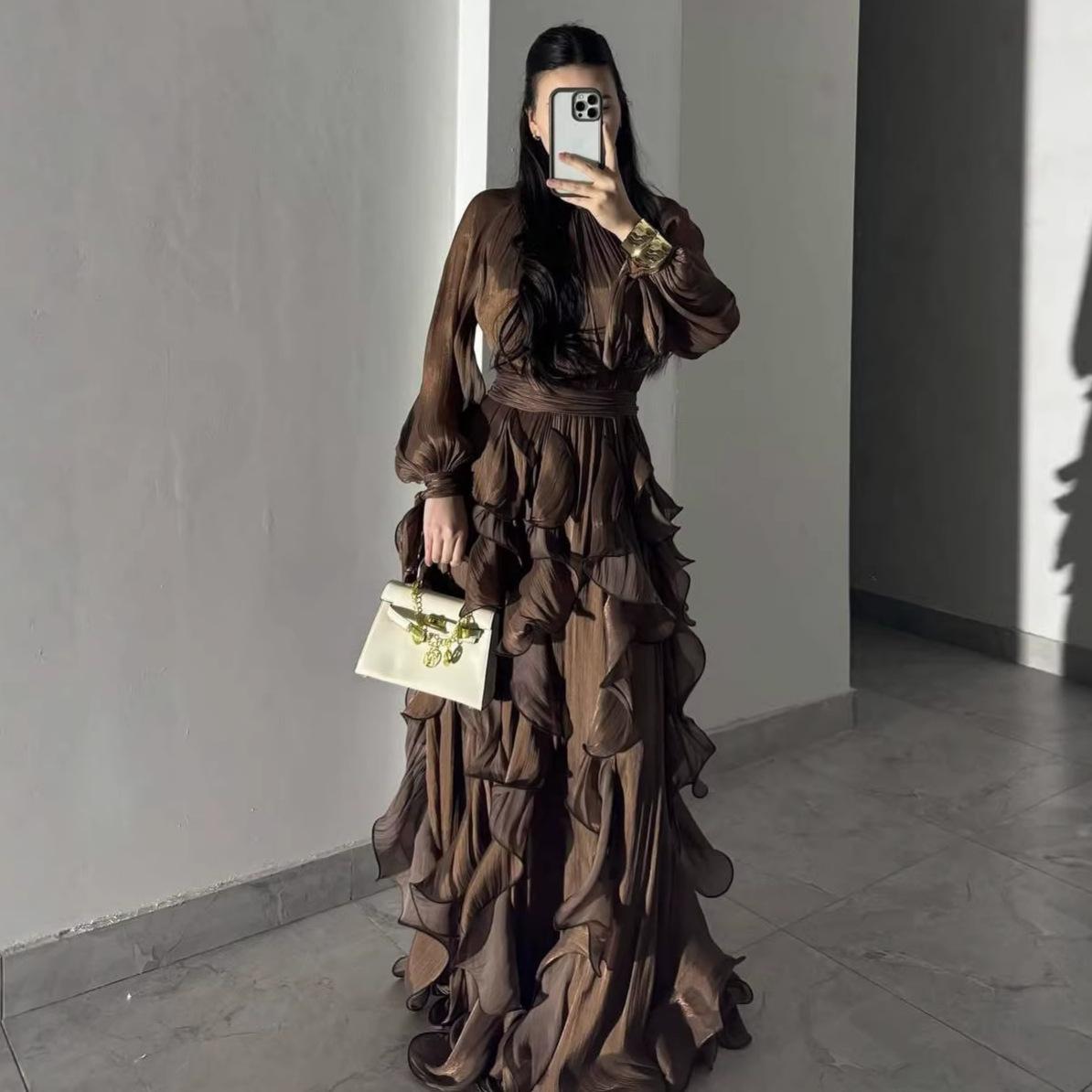 European beautiful woman new pleated ruffle