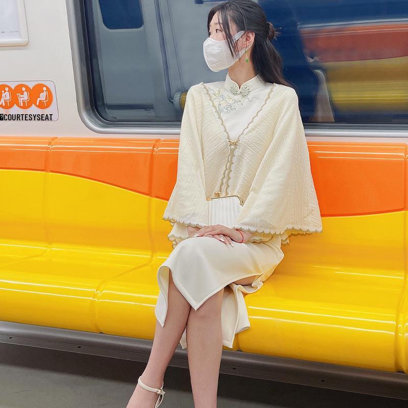 Autumn 2022 Retro Chinese-style Knitted Cheongsam Shawl - Elegant & Versatile