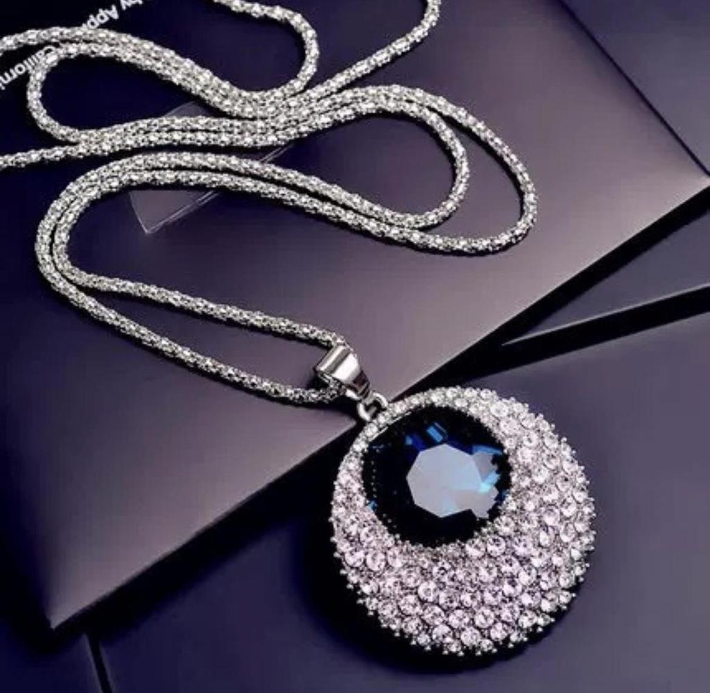 Luxury Non-Fading Korean Fashion Sweater Necklace: Autumn/Winter Women's Niche Design Pendant